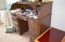 Roll top desk