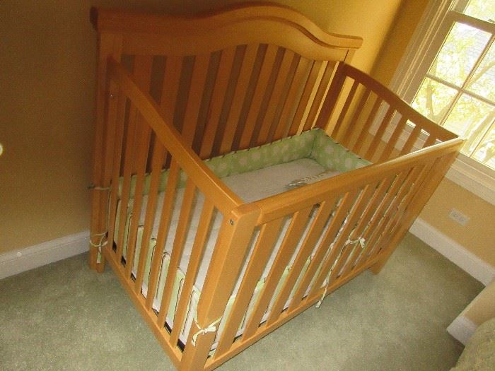 crib/toddler's bed