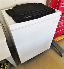 Like-new Black & Decker 5 cu ft chest freezer