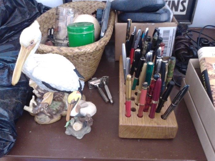wide selection of fountain pens - Parker, Parkette, Sheaffer, etc. 