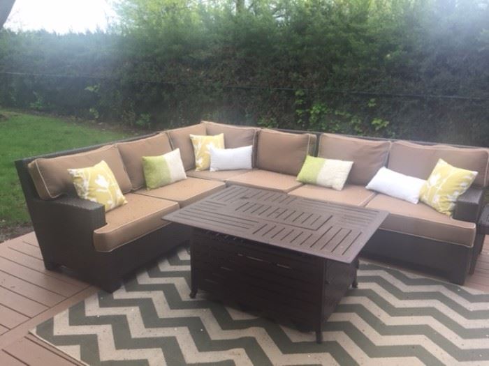 Outdoor/patio sectionsl, table and rug