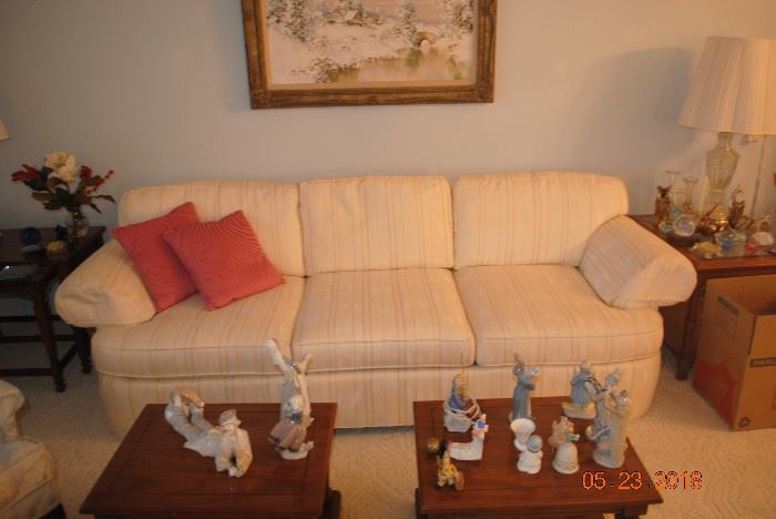 Llardo figurines and contemporary couch in excellent condition
