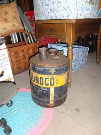 Nice old oil can.