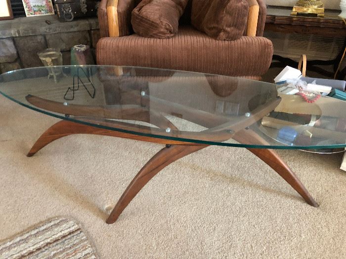 mid-century coffee table... very cool!