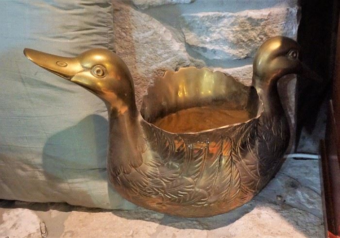 Double duck brass planter