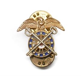 WW2 QUARTERMASTER LAPEL PIN