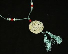 BEAUTIFUL CARVED JADE GEMSTONE NECKLACE