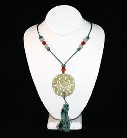 BEAUTIFUL CARVED JADE GEMSTONE NECKLACE