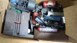 COLLECTION OF LIONEL TRAIN SETS O GUAGE AND HO GUAGE - TRACKS; BUILDINGS; CARS; ENGINES & MORE...