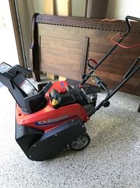 SIMPLICITY SS822e Snowblower.   Excellent Condition.  Hardly Used.   $250.