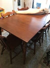 Dining room table w/6 chairs and extra leaves