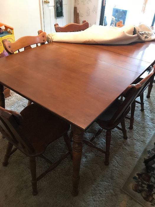 Dining room table w/6 chairs and extra leaves