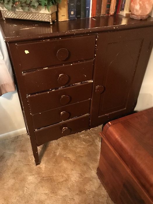 Small chest of drawers/storage unit
