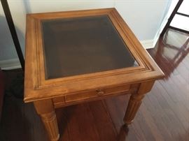 Storage display table