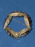 Sterling pin brooch with cultured pearl