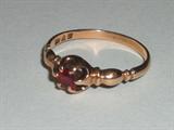 English Victorian 10K rose gold ring with a garnet stone, size 7, weighs 1.9 grams
