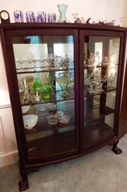 A BEAUTIFUL MIRRORED CABINET