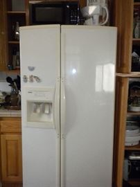REFRIGERATOR 