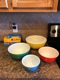 Pyrex Nesting Bowls