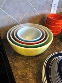 Pyrex Nesting Bowls