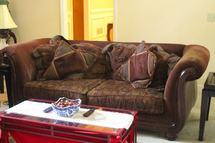 Sofa with 6 pillows 95x38x36