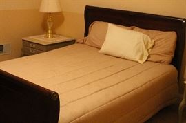 Queen Solid Wood Sleigh Bed