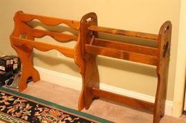 2 quilt blanket stands