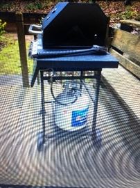 Dynaglo gas grill with propane tank