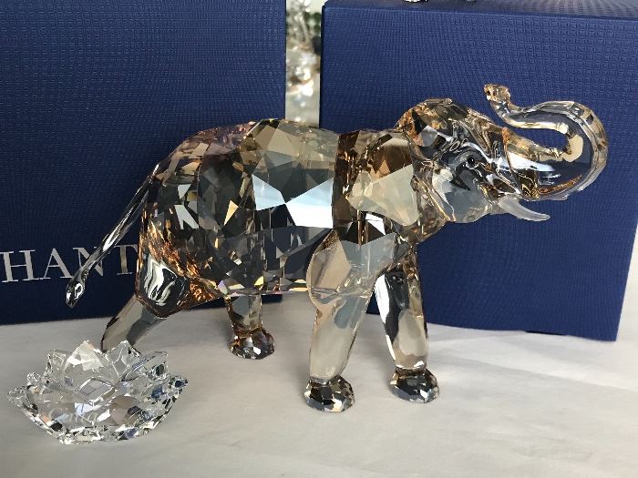 Cinta Elephant; Swarovski Crystal figurine. Swarovski Crystal Society 
