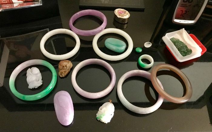 Jade bangle bracelets and other assorted pieces
