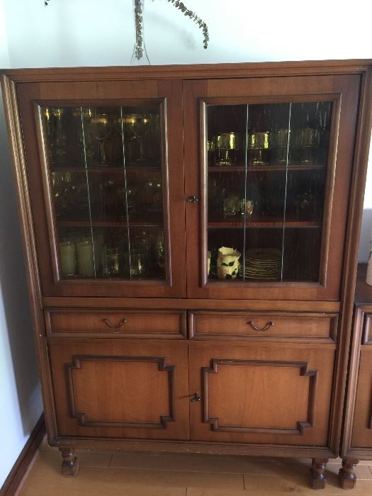 Vintage 60’s China Cabinet from Germany, beautiful piece in excellent condition 