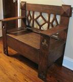 33. Gorgeous Oak American Arts & Crafts Hall Bench with Storage in Seat