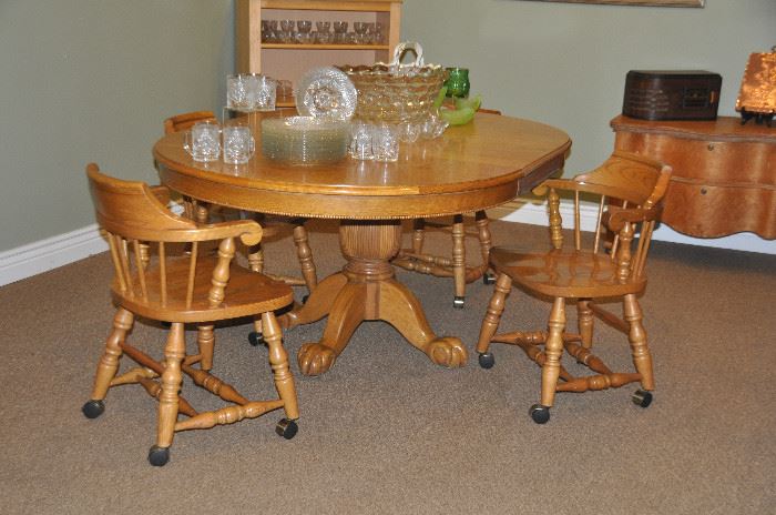 Vintage Virginia House dining table with one leaf and 4 chairs on casters. Closed the table is 48" round and open with one 20"leaf the table is oval. 
