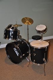 Roxx child's 8 piece drum set 