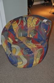 Contemporary swivel side chair