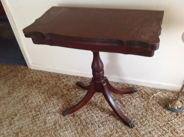 Duncan Phyfe Accent Table $ 100.00