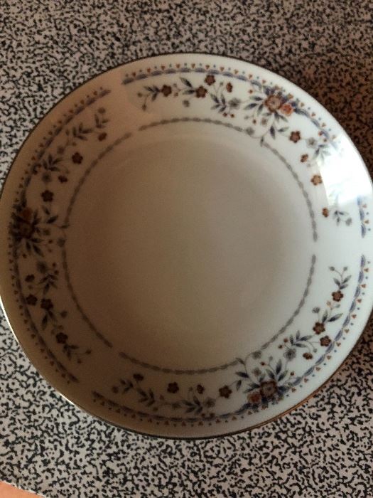Claremont, Japan. Fine porcelain china. Service for 8 (5pc setting) plus extra pieces and serving bowls.