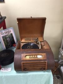 Antique radio / record player