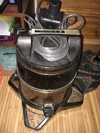 Rainbow SE vacuum cleaner.