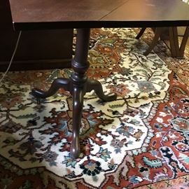 Pedestal feet of corner table