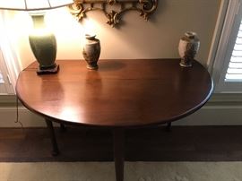 Round drop-leaf table