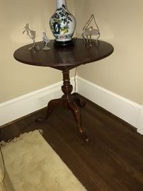 Hickory Chair pedestal table