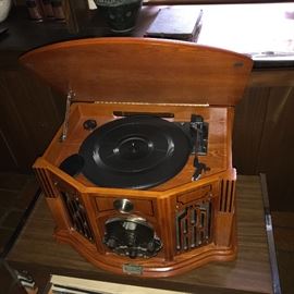 Top view of Thomas Pacconi record player