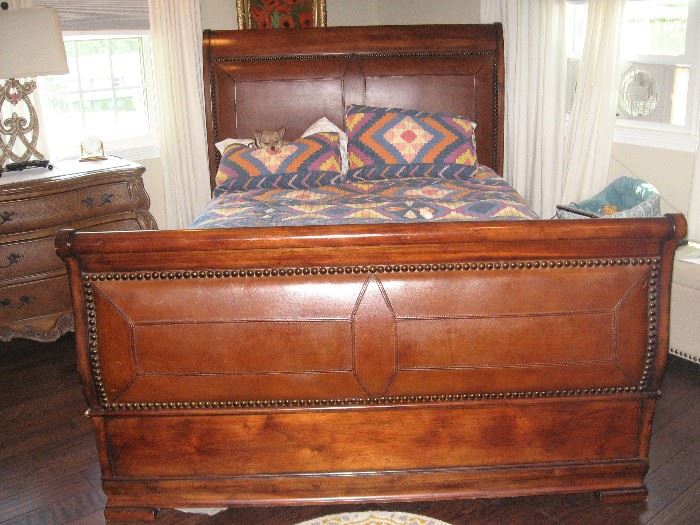 queen sleigh bed