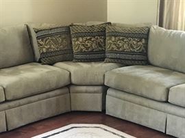 Large Sectional Sofa, LIKE NEW!