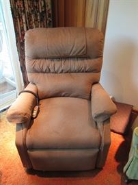 Electric Lift Recliner in working order