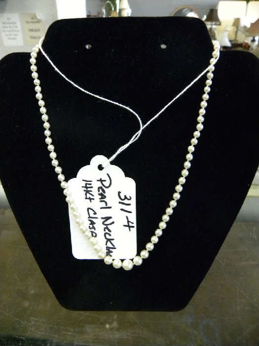 14kt Gold & Pearls Necklace