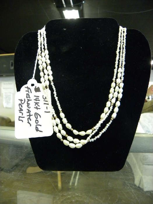 14kt Gold & Saltwater Pearls Necklace