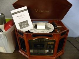 Reproduction Radio w/Turntable
