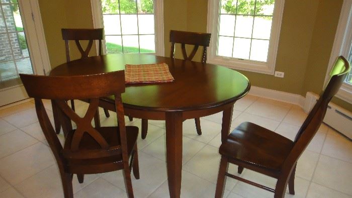 kitchen table and chairs, 2 leaves 8 chairs